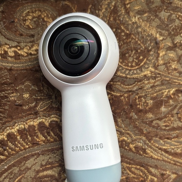 Samsung Gear 360 4K VR Camera - Picture 2 of 3